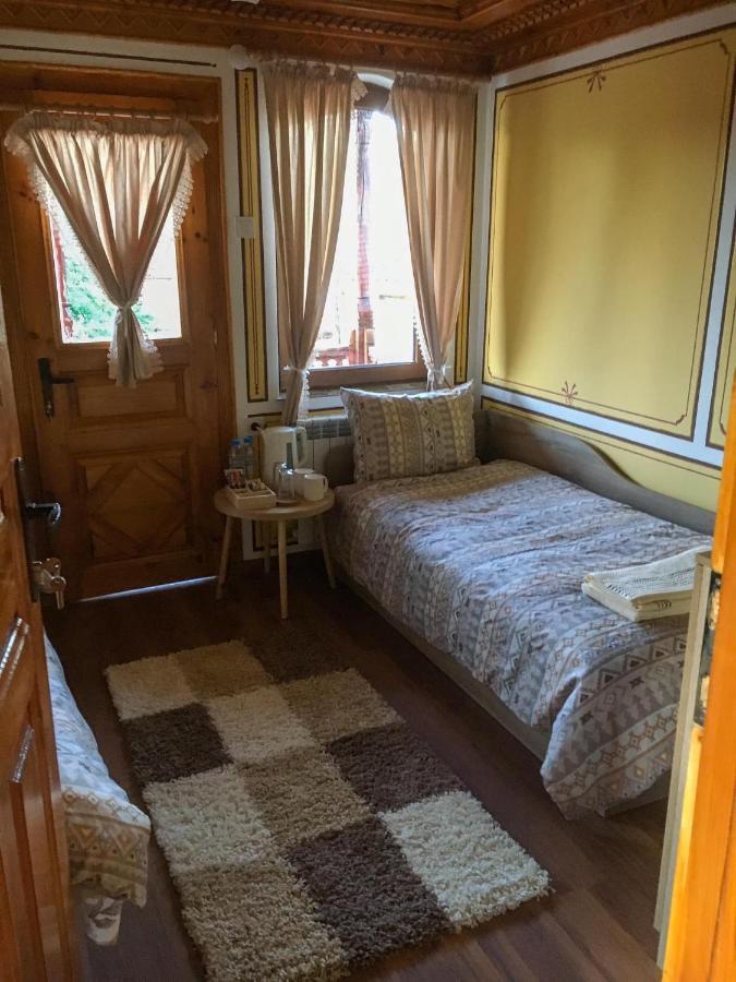 Стаи За Гости Бащино Огнище Koprivshtitsa Esterno foto